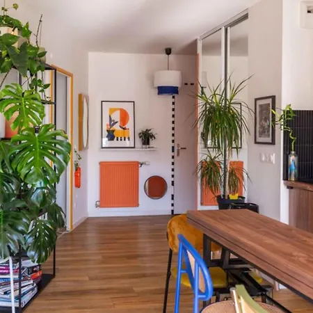 Bright With View And Terrace Apartment