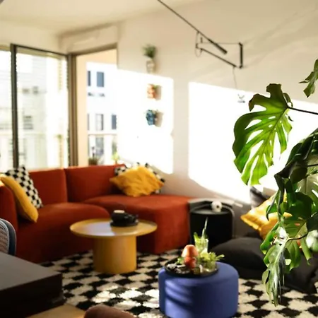 Bright With View And Terrace Διαμέρισμα