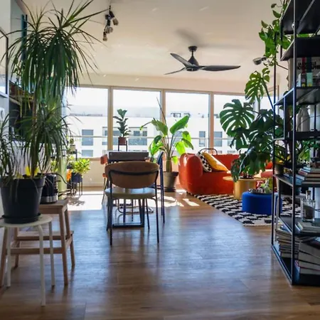 아파트 Bright With View And Terrace
